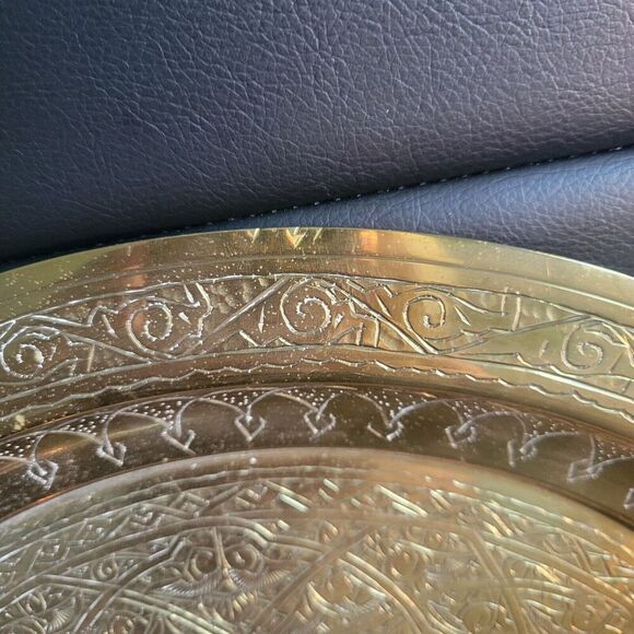 Vintage 1970Brass Tray MCM India etch design has wall mount 16" Diameter patina - Picture 10 of 12